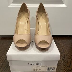 Calvin Klein “Sandie” Nude Patent Peep Toe Pumps (Size 8)